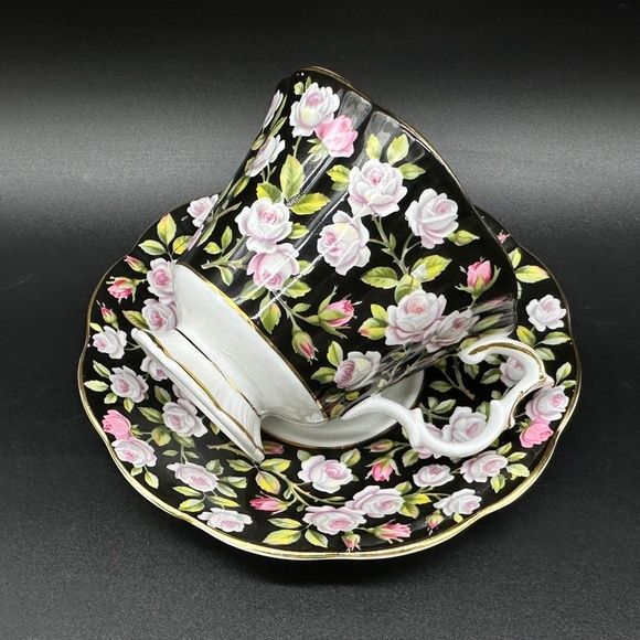 Royal Albert Merrie England Series Alton Tea Cup Saucer Set England Bone China - Picture 3 of 5